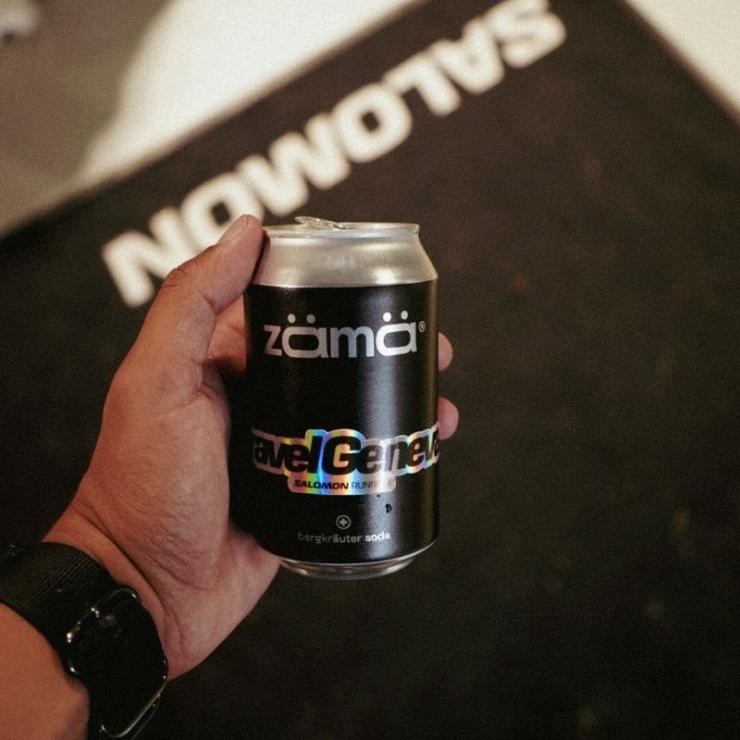 Sport Stickers: How Salomon Turned Its GRAVEL Launch Into a Marketing Success with Holographic Stickers